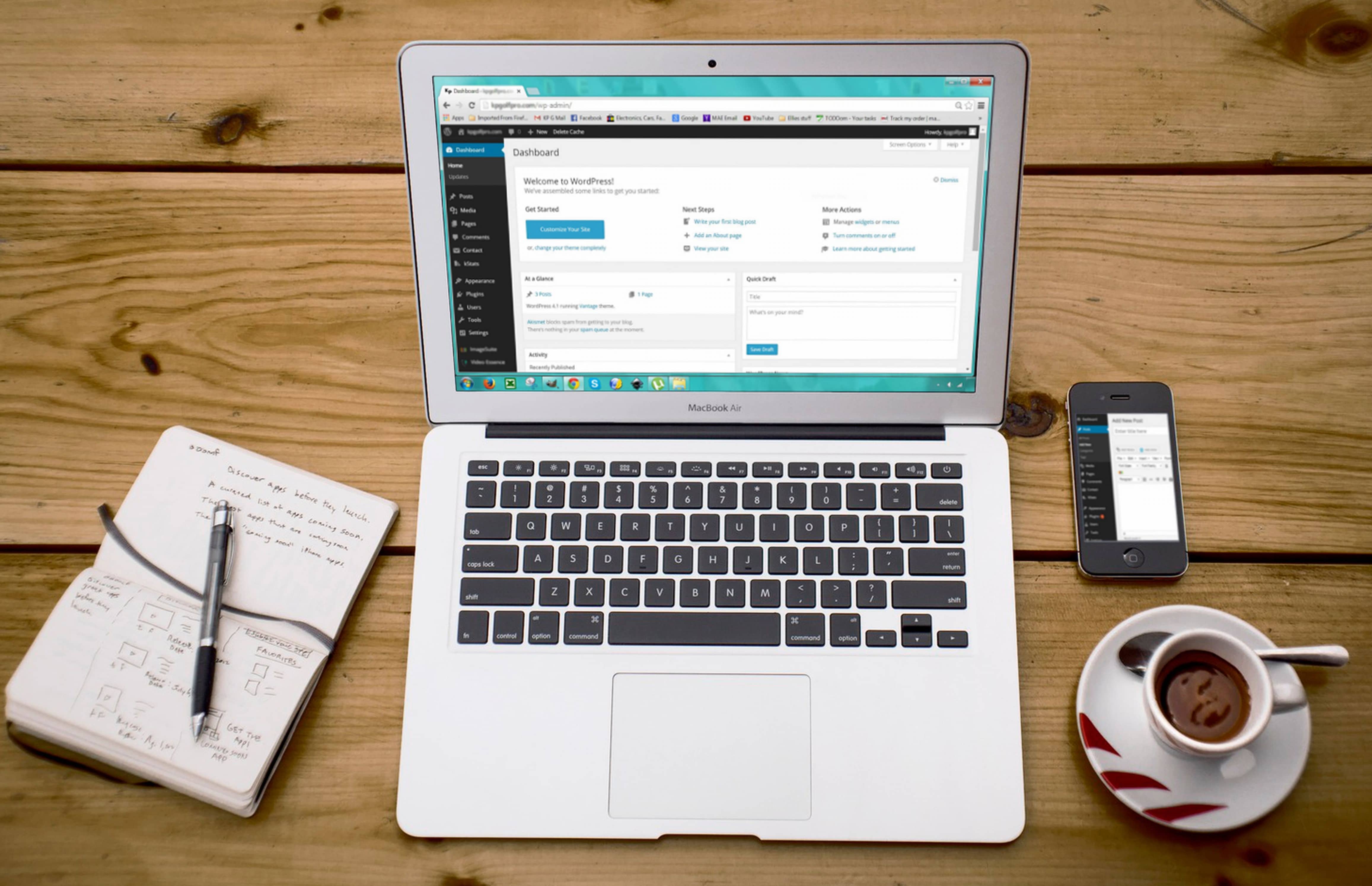 Blogger_Laptop_Coffee