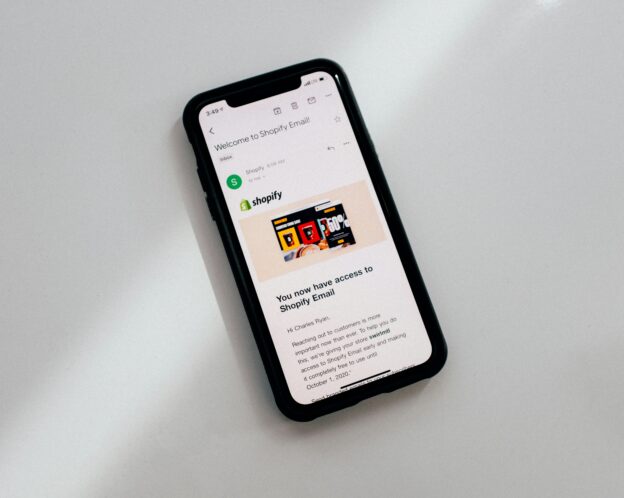 shopify email on mobiel phone